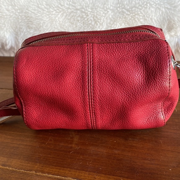 *Popping* magenta Neiman Marcus crossbody bag - Picture 4 of 7